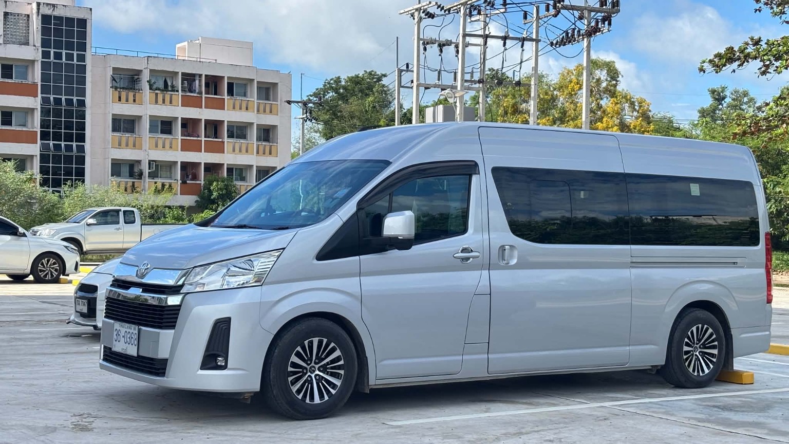 Lanta Alinda Tour private van
